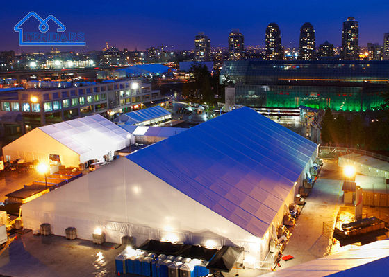 Tenda de fiesta a prueba de sol para 2000 personas Tenda de evento permanente Decorada para fiestas