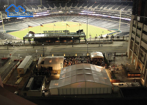 En el exterior, personalizado, Alunimun Sports Hospitality Suite, Sala de eventos de dos pisos.